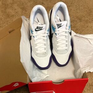 Nike Air Max Correlate in White and Purple